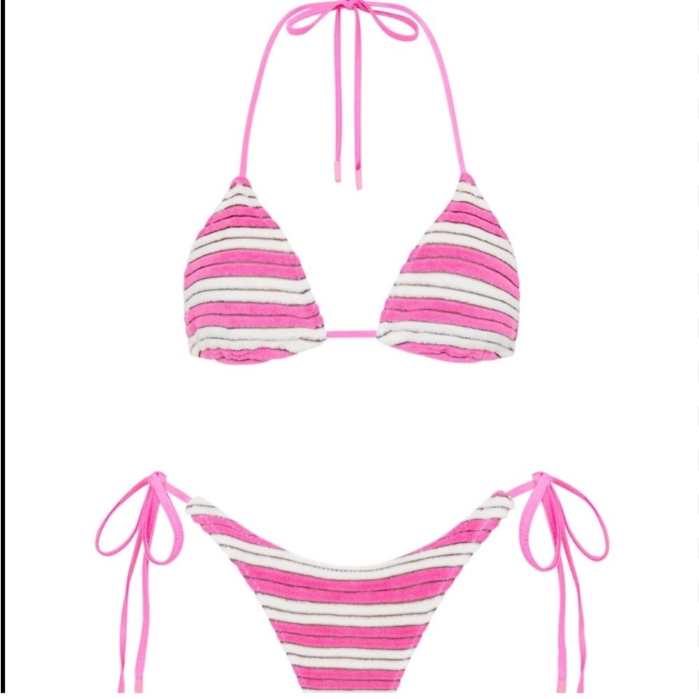 Traingl bikini comes with top, bottom, and shorts